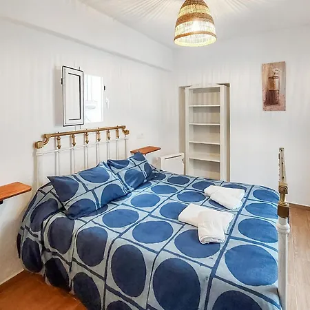 Gorgeous In With Kitchenette